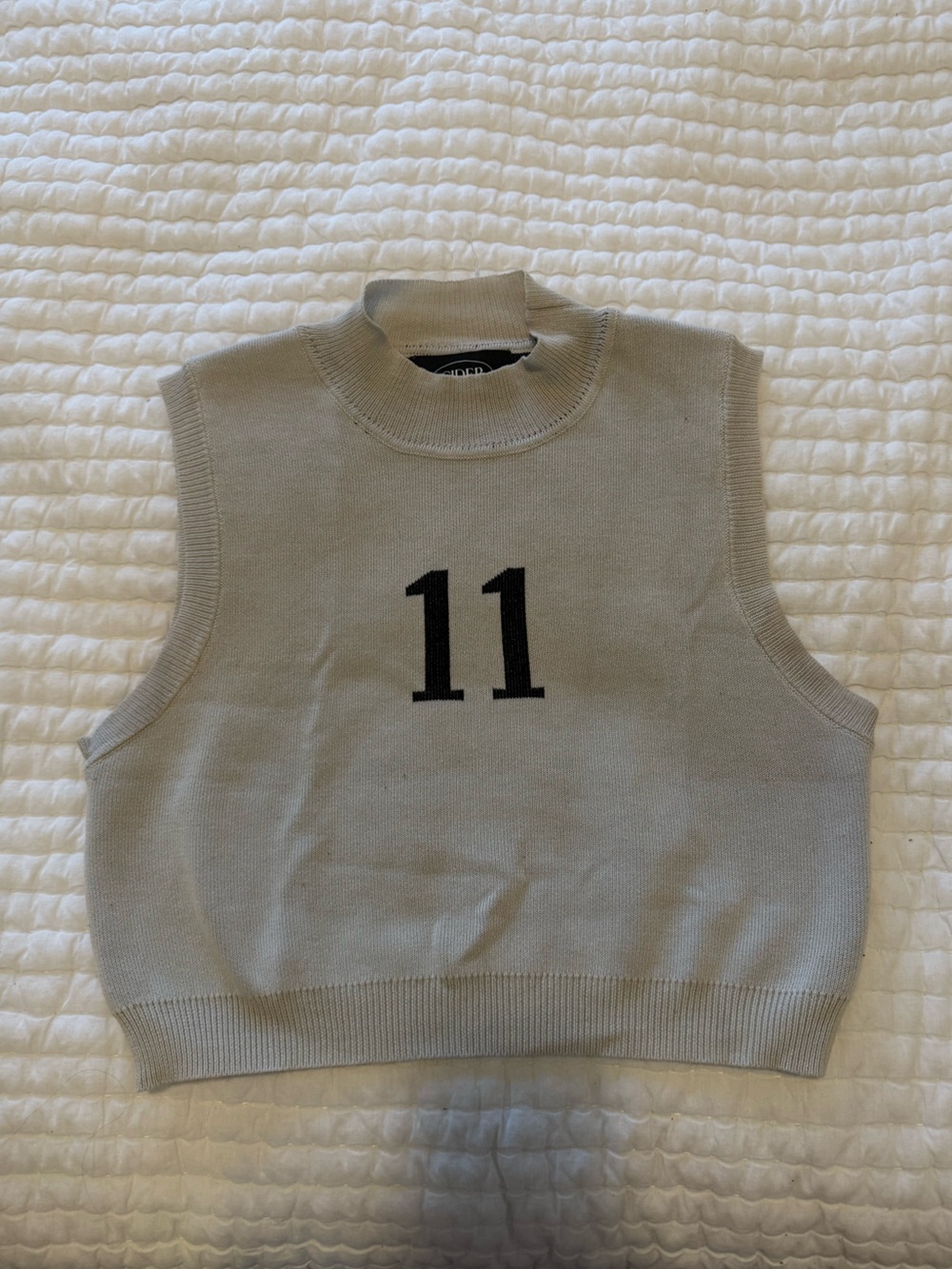 Sleeveless Knit Top with Graphic